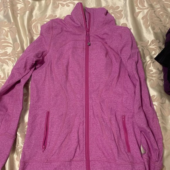 Lululemon - Picture 9 of 16